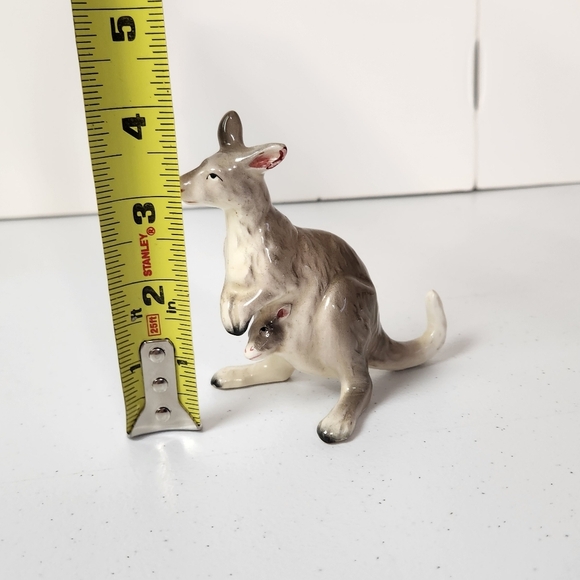 Vintage Japan Ceramic Kangaroo Joey Hand Painted Figurine Japan 1960s Kitsch - Picture 8 of 8